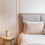 Downtown Gueliz Modern 1Br Ac, Fast Wifi , Parking