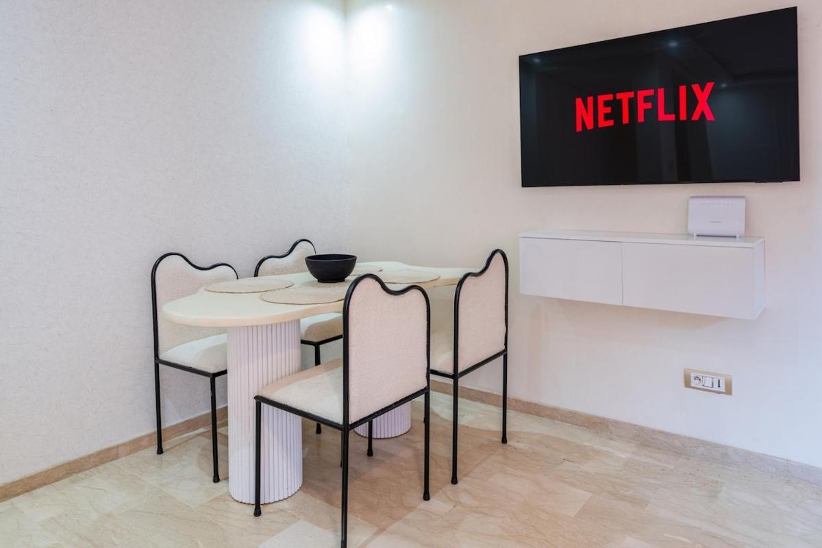 Downtown Gueliz Modern 1br Ac, Fast Wifi , Parking